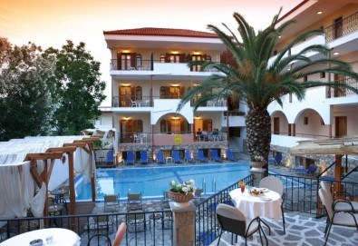 Великден в Сивири, Гърция! 3 нощувки е хотел Калипсо, 3 закуски и транспорт от Рикотур - Снимка