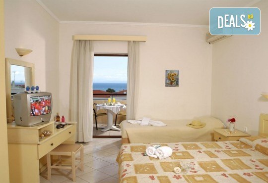 Великден в Сивири, Гърция! 3 нощувки е хотел Калипсо, 3 закуски и транспорт от Рикотур - Снимка 6