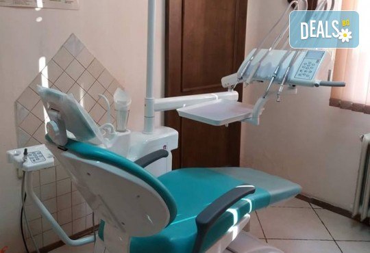 Фотополимерна пломба, преглед, план на лечение и почистване на зъбен камък в Дентален кабинет д-р Маринашева - Снимка 5
