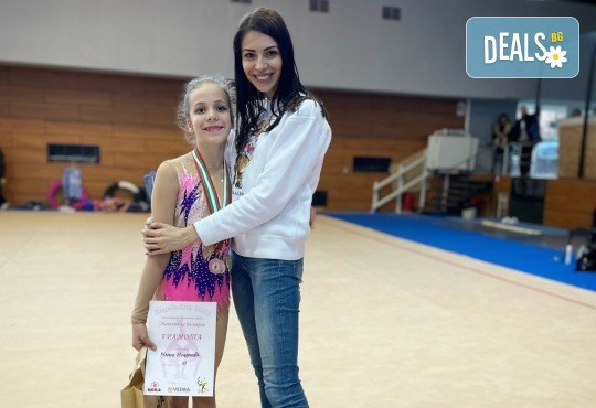 Художествена гимнастика за най-малките! Месечен абонамент от 8 тренировки за момиченца на възраст между 3 и 8 години от Клуб по художествена гимнастика Биляна - Снимка 4