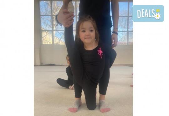 Художествена гимнастика за най-малките! Месечен абонамент от 8 тренировки за момиченца на възраст между 3 и 8 години от Клуб по художествена гимнастика Биляна - Снимка 13