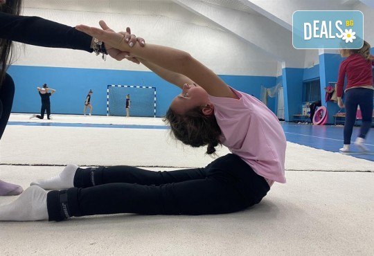 Художествена гимнастика за най-малките! Месечен абонамент от 8 тренировки за момиченца на възраст между 3 и 8 години от Клуб по художествена гимнастика Биляна - Снимка 9