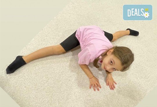 Художествена гимнастика за най-малките! Месечен абонамент от 8 тренировки за момиченца на възраст между 3 и 8 години от Клуб по художествена гимнастика Биляна - Снимка 10