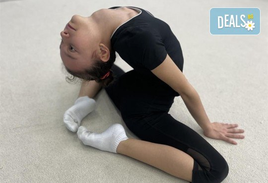 Художествена гимнастика за най-малките! Месечен абонамент от 8 тренировки за момиченца на възраст между 3 и 8 години от Клуб по художествена гимнастика Биляна - Снимка 7