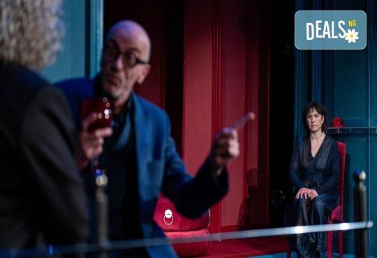 Малин Кръстев в ироничния спектакъл Една испанска пиеса на 10-ти април (понеделник) в Малък градски театър Зад канала - Снимка 3