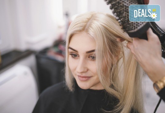Подстригване, масажно измиване, кератинова италианска терапия Alfaparf и оформяне на косата със сешоар в Салон за красота Феникс - Снимка 2