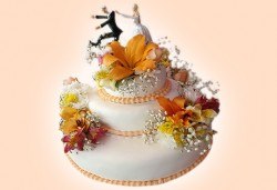 За Вашата сватба! Красива сватбена торта, декорирана с истински цветя, предоставени от младоженците и изпълнена от Сладкарница Джорджо Джани! - Снимка