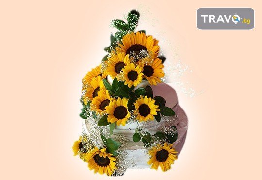 За Вашата сватба! Красива сватбена торта, декорирана с цветя, предоставени от младоженците и изпълнена от Сладкарница Джорджо Джани! - Снимка 4