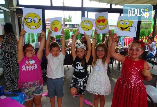 90 минути аниматор с игри и организиране на детска дискотека на избрано от клиента място от Party Queen - Снимка 12