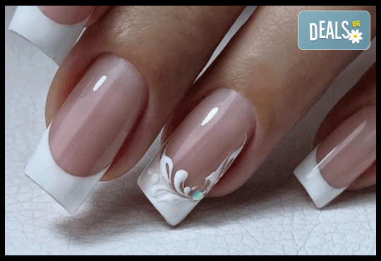 Нежна визия! Класически френски маникюр с гел лак в студио Smile Nails в Красно село - Снимка 3