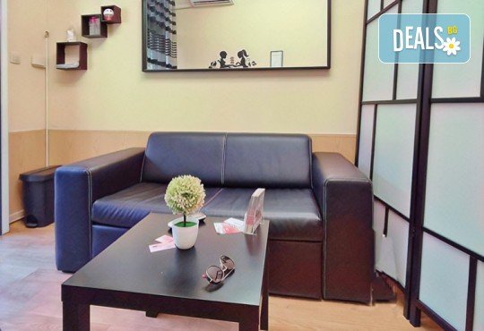 Нежна визия! Класически френски маникюр с гел лак в студио Smile Nails в Красно село - Снимка 8