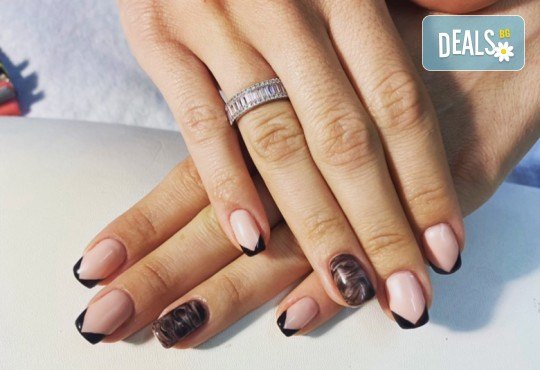 Нежна визия! Класически френски маникюр с гел лак в студио Smile Nails в Красно село - Снимка 4