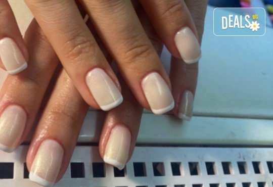 Нежна визия! Класически френски маникюр с гел лак в студио Smile Nails в Красно село - Снимка 5