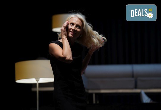 Гледайте Весела Бабинова, Христо Пъдев и Анастасия Лютова в Сцени от един семеен живот на 25-ти юни (неделя) в Малък градски театър Зад канала - Снимка 5