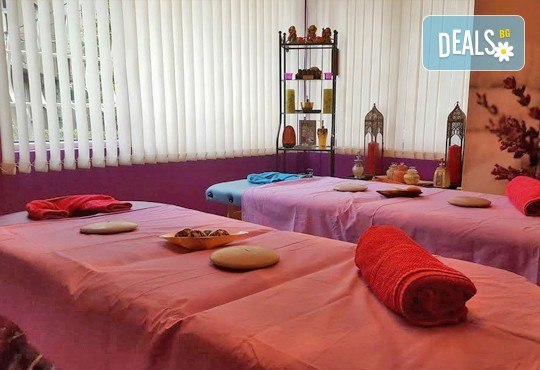 Идеалният подарък! 40- или 70-минутна лифтинг терапия с нано злато, масаж на лице и кралски масаж на гръб или цяло тяло в Wellness Center Ganesha Club - Снимка 9