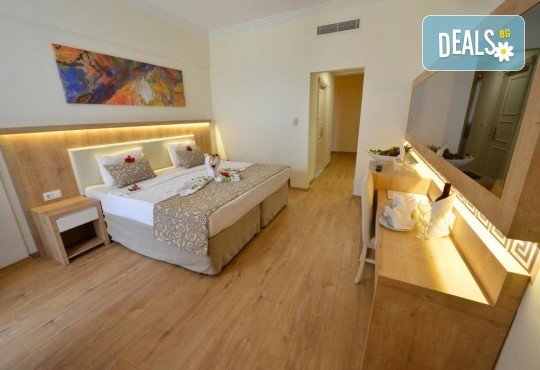 ULTRA ALL INCLUSIVЕ на море през есента! Ваканция в Cesars Resort Side 5*, Сиде, Анталия, басейни, водни пързалки, мини клуб, транспорт и безплатно за дете до 12.99 г. от Belprego Travel - Снимка 4