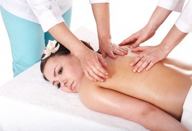 Релакс за тялото и душата! Релаксиращ антистрес масаж или релаксиращ класически масаж на 4 ръце в Студио Secret Vision - Снимка