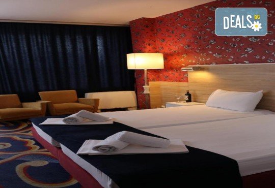 Нова Година в хотел Югославия, Белград, с участието на Мирослав Илич! 2 нощувки, закуски, гала вечеря в балната зала на хотела, собствен транспорт, от Голдън Вояджес - Снимка 8