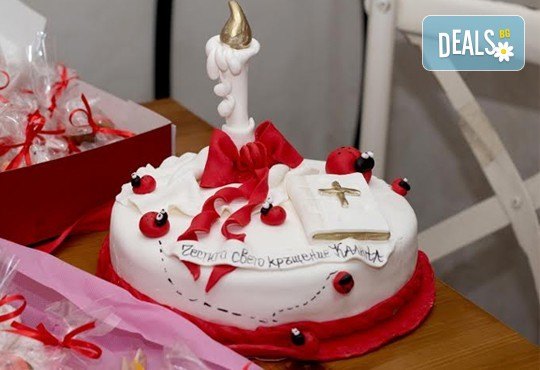 За кръщене! Красива тортa за Кръщенe с надпис Честито свето кръщене, кръстче, Библия и свещ от Сладкарница Джорджо Джани - Снимка 2