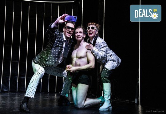 Гледайте Анастасия Лютова, Богдан Бухалов и Весела Бабинова в Портокал с часовников механизъм на 12-ти октомври (четвъртък) в Малък градски театър Зад канала - Снимка 14