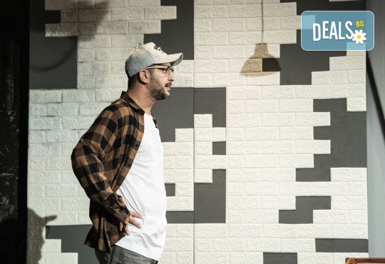 Гледайте Момчетата и градът с Александър Кадиев и Мартина Тодорова на 08-ми октомври (неделя) в Малък градски театър Зад канала - Снимка 13