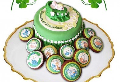 Сладък пакет за бебешка погача! Декорирани меденки и 12, 16, 20 или 25 парчета торта от Сладкарница Джорджо Джани - Снимка