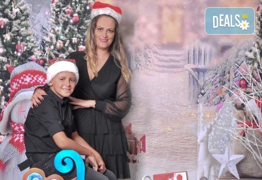 Приказна зимна фотосесия в студио с 3 различни празнични декора, 160 кадъра от Photosesia.com - Снимка 3