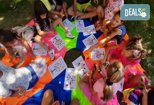 Тематично детско парти, 100 минути игри и забавления с Аниматор в костюм + празнична украса с арка от балони и винил от Party Queen - Снимка 14