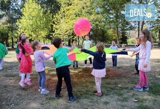 Тематично детско парти, 100 минути игри и забавления с Аниматор в костюм + празнична украса с арка от балони и винил от Party Queen - Снимка 17