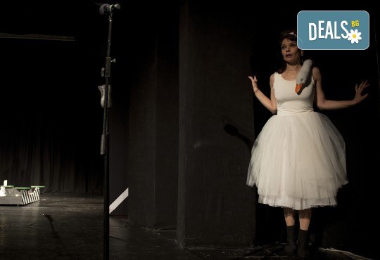 Хитовата комедия на Теди Москов Аз обичам, ти обичаш, тя обича на 1-ви декември (петък) в Малък градски театър Зад канала - Снимка 6