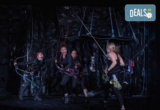 Ситуационна комедия на Явор Гърдев Фицрой на 8-ми декември (петък) в Малък градски театър Зад канала - Снимка 7