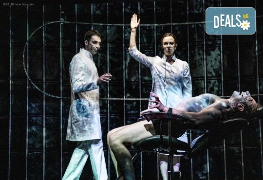 Гледайте Анастасия Лютова, Богдан Бухалов и Весела Бабинова в Портокал с часовников механизъм на 27-ми декември (сряда) в Малък градски театър Зад канала - Снимка 11