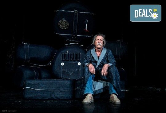 Гледайте съвеменната английка пиеса Джъмпи на 26-ти ноември (неделя) в Малък градски театър Зад канала - Снимка 7