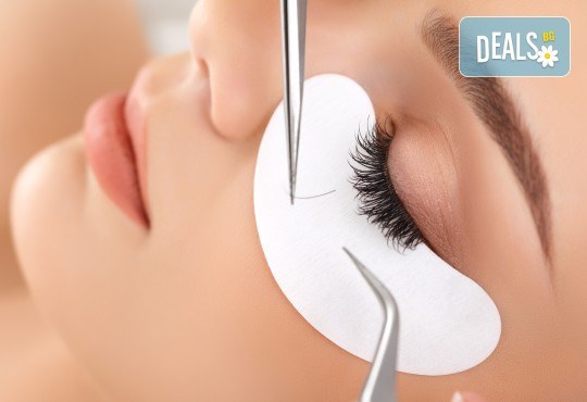 За покоряващ поглед! Поставяне на мигли по метода косъм по косъм в студио Smile Nails в Красно село - Снимка 2