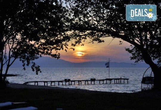 Посрещнете изгрева на Новата 2024 г на брега на морето от изумрудения остров Тасос, хотел ЗАФИРА 3*! 3 нощувки, закуски, вечери, Гала вечеря с програма и жива музика, от Голдън Вояджес! - Снимка 7