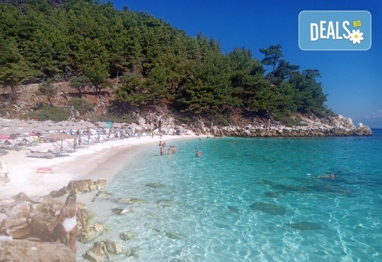 Посрещнете изгрева на Новата 2024 г на брега на морето от изумрудения остров Тасос, хотел ЗАФИРА 3*! 3 нощувки, закуски, вечери, Гала вечеря с програма и жива музика, от Голдън Вояджес! - Снимка 3