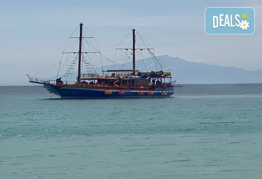 Посрещнете изгрева на Новата 2024 г на брега на морето от изумрудения остров Тасос, хотел ЗАФИРА 3*! 3 нощувки, закуски, вечери, Гала вечеря с програма и жива музика, от Голдън Вояджес! - Снимка 12