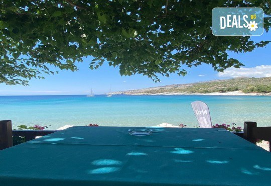 Посрещнете изгрева на Новата 2024 г на брега на морето от изумрудения остров Тасос, хотел ЗАФИРА 3*! 3 нощувки, закуски, вечери, Гала вечеря с програма и жива музика, от Голдън Вояджес! - Снимка 2