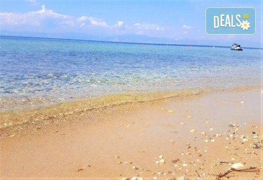 Посрещнете изгрева на Новата 2024 г на брега на морето от изумрудения остров Тасос, хотел ЗАФИРА 3*! 3 нощувки, закуски, вечери, Гала вечеря с програма и жива музика, от Голдън Вояджес! - Снимка 5