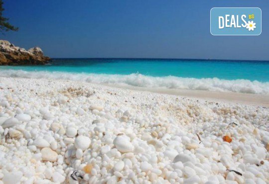 Посрещнете изгрева на Новата 2024 г на брега на морето от изумрудения остров Тасос, хотел ЗАФИРА 3*! 3 нощувки, закуски, вечери, Гала вечеря с програма и жива музика, от Голдън Вояджес! - Снимка 11