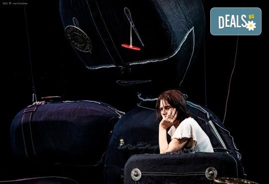 Гледайте съвеменната английка пиеса Джъмпи на 12-ти януари (петък) в Малък градски театър Зад канала - Снимка 9