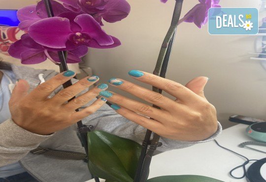 Изграждане с гел и маникюр с гел лак в Студио за красота Avangard art nails - Снимка 8