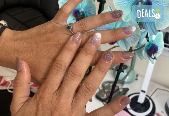 Изграждане с гел и маникюр с гел лак в Студио за красота Avangard art nails - Снимка 1