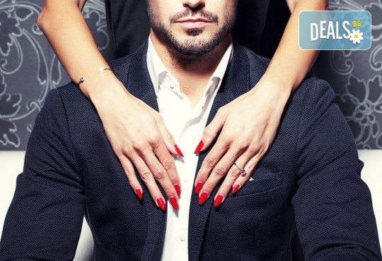 Поставяне на гел върху естествен нокът за укрепване и здравина, класически маникюр с лак CND + бонус: масаж на ръце в салон за красота Женско царство - Център - Снимка 2