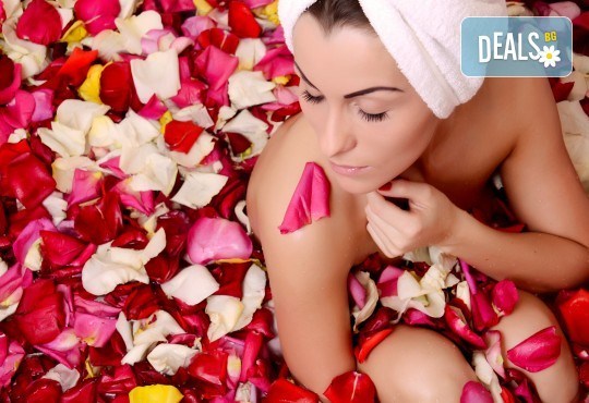 Подарете си истинско СПА изживяване! Релаксиращ масаж на цяло тяло с масло от роза, плюс масаж на лице и хиалуронова терапия в Mery Relax - Снимка 1
