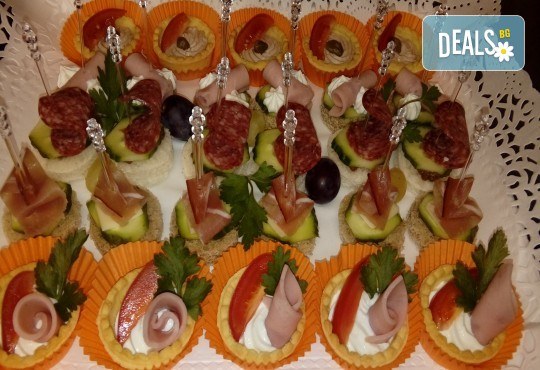 Сет Голямо Парти! 420 бр. сладки и солени коктейлни хапки в 14 плата, аранжирани за директно сервиране от Деличи кетъринг - Снимка 6