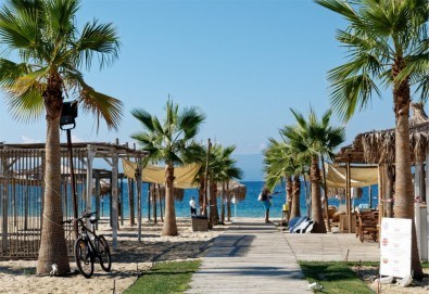 Еднодневен плаж до Гърция-Офринио! Безкрайна пясъчна ивица, плаж със син флаг, спокойствие, чист въздух, тристическа програма и транспорт от Роял Холидейз - Снимка