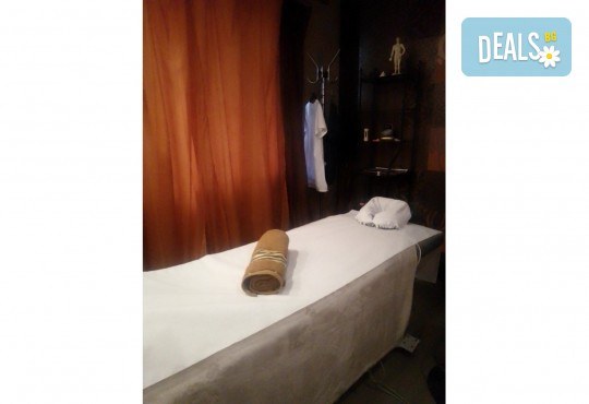 120-минутeн Релакс! Комбиниран масаж на цяло тяло: „3 в 1” - релаксиращ масаж, лимфен дренаж и зонотерапия + бонус от SPA студио Релакс и Здраве” в Центъра на София - Снимка 4