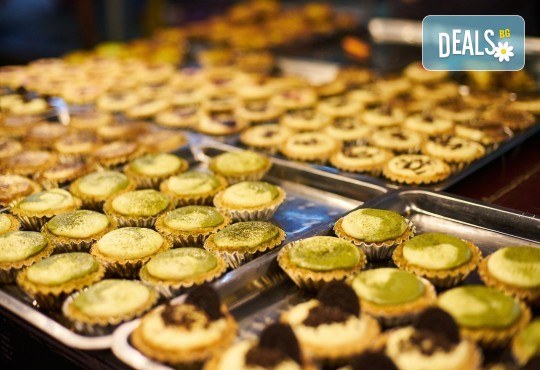 Сет Наслада! 100 бр. сладки коктейлни хапки в 4 плата, аранжирани за директно сервиране от Деличи кетъринг - Снимка 1