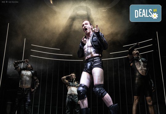 Гледайте Анастасия Лютова, Богдан Бухалов и Весела Бабинова в Портокал с часовников механизъм на 22-ри март (петък) в Малък градски театър Зад канала - Снимка 5